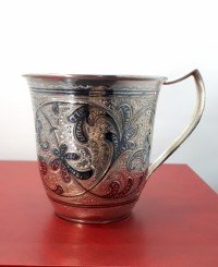 Серебряная кружка
