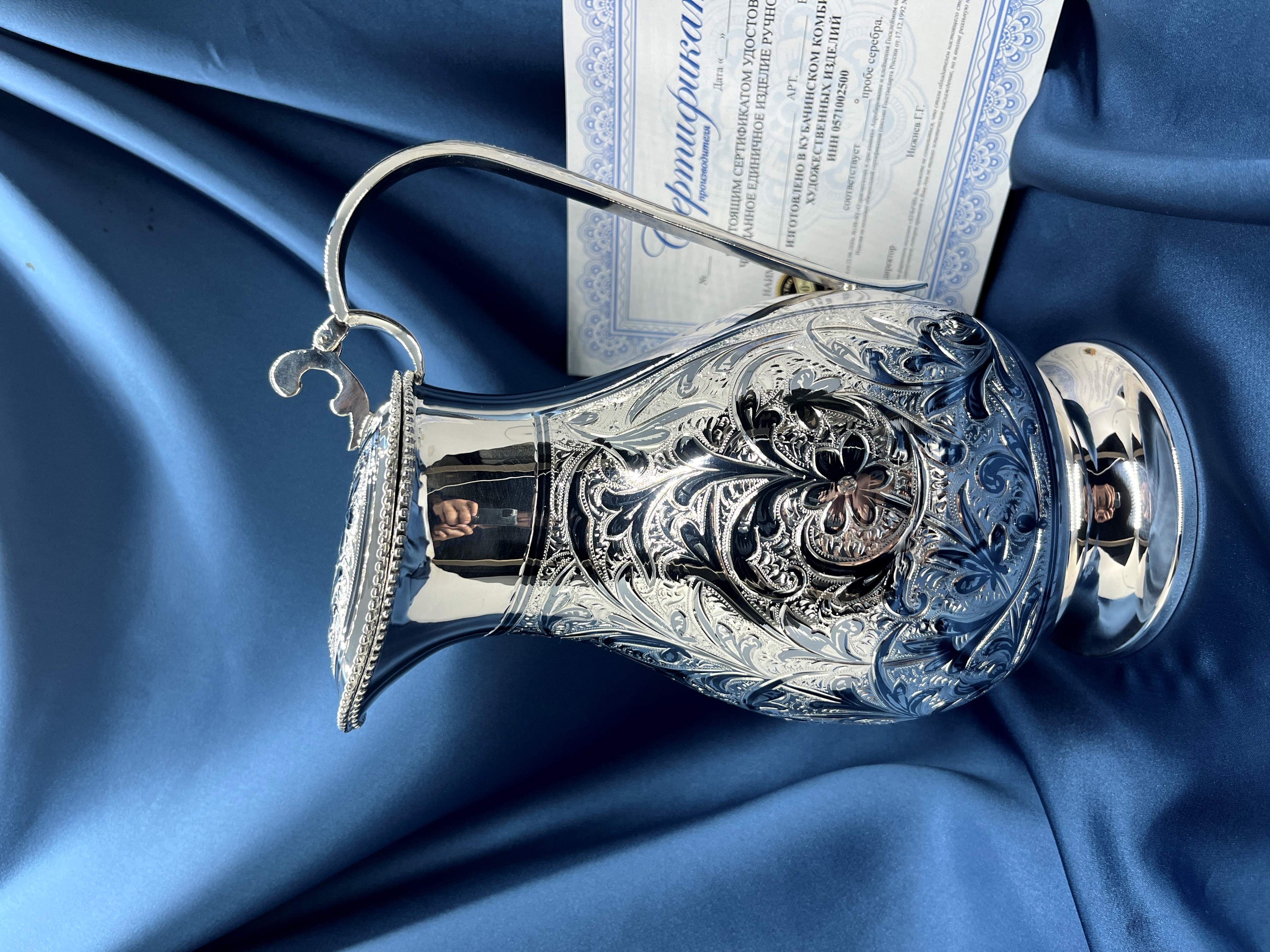 Серебряный кувшин для воды